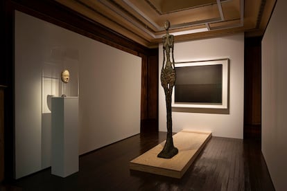 View of the exhibition 'Giacometti/Sugimoto.  En scène' at the Giacometti Institute.