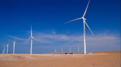 Parque eólico Tres Hermanas, en San Juan de Marcona (Perú), construido por Cobra.