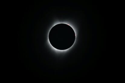 Um registro do eclipse solar em Depoe Bay, no Oregon: é o primeiro eclipse total do sol em 99 anos nos Estados Unidos. 