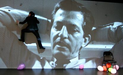 Escena de 'Anatomía de un instante', obra de teatro basada en el libro del mismo nombre del escritor Javier Cercas.