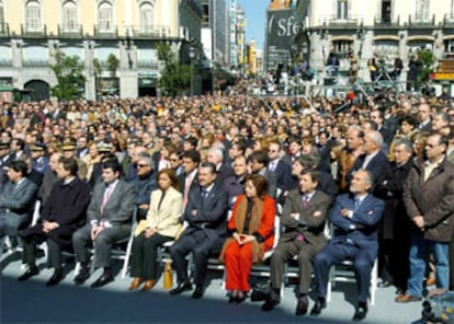 Vista general del homenaje en el <i>kilómetro cero</i>.