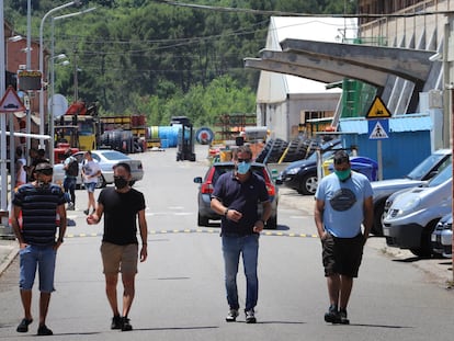 Los trabajadores de la mina de Vilafruns protestan para reclamar más seguridad.