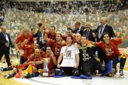 Los jugadores españoles celebran la victoria