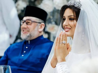 Mohamed V de Kelantan y Rihana Oksana Voevodina, en su boda rusa el pasado noviembre.