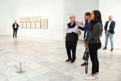 Nacido en Bombay hace 77 años, Salman Rushdie visitó España por primera vez cuando era un estudiante en Cambridge y vio el 'Guernica' por primera vez cuando se exhibía en el MoMA de Nueva York.