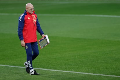 Luis de la Fuente, este sábado en Mestalla, en el entrenamiento de la selección Española.