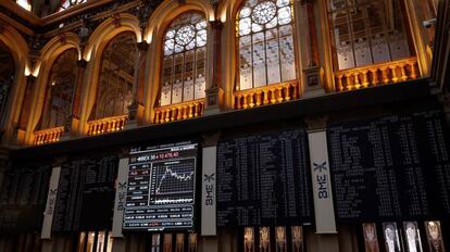 Paneles en la la Bolsa de Madrid.