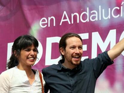 Teresa Rodríguez y Pablo Iglesias durante la campaña de las elecciones andaluzas en Málaga.