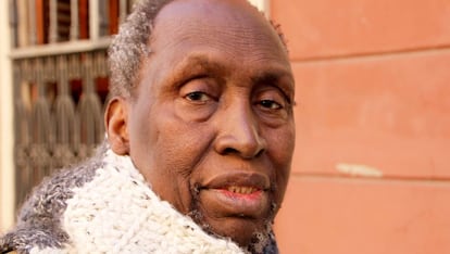 El escritor Ngũgĩ wa Thiong'o, recurrente candidato al Nobel, en Barcelona en septiembre de 2020.