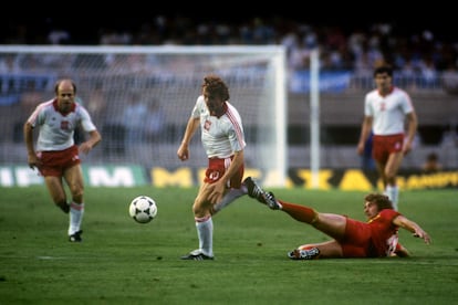 Zbigniew Boniek durante un partido ante Bélgica en el Mundial de 1982.