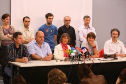 Miembros del comité de huelga, durante la rueda de prensa.