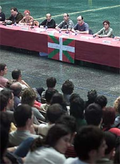 Asamblea de AuB en el frontón Atano III de San Sebastián.