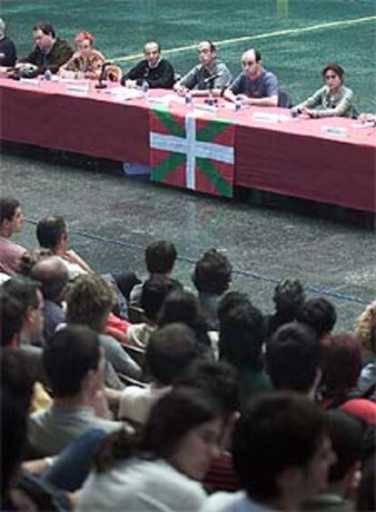 Asamblea de AuB en el frontón Atano III de San Sebastián.