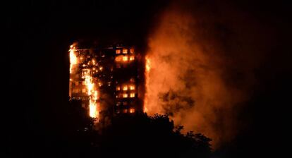 Im&aacute;genes del incendio en un edificio de Londres.