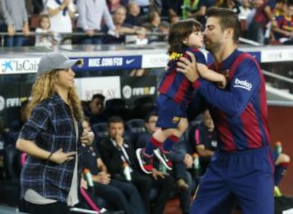 Shakira, Milan y Gerard en el estadio Camp Nou.