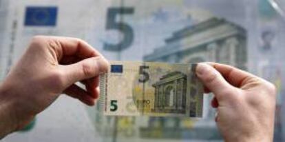 Imagen del nuevo billete de cinco euros en Amsterdam, Holanda. EFE/Archivo