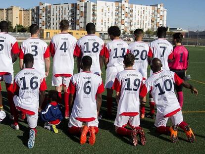 The players of Alma de África with their protest jerseys.