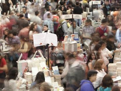 Pasillo de la pasada Feria Internacional del Libro de Guadalajara 2014.