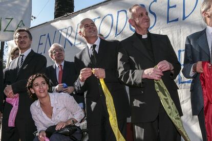 Mauricio Macri, a la izquierda, cuando era candidato a alcalde de Buenos Aires en 2007, en un acto con el entonces arzobispo Jorge Bergoglio.