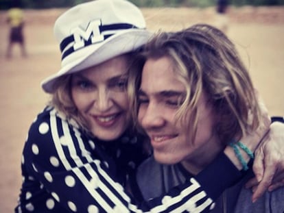Madonna y su hijo Rocco.
