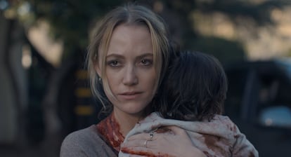 La actriz Maika Monroe, como la niñera Polly Murphy en la versión de 2025 de 'La mano que mece la cuna', dirigida por Michelle Garza Cervera.