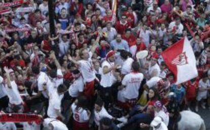 Celebraci&oacute;n del Sevilla por su trofeo de la Liga Europa. 