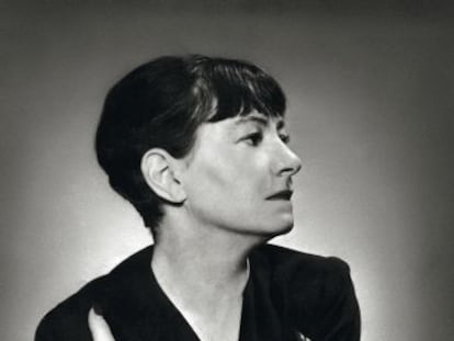 Dorothy Parker aos 42 anos.