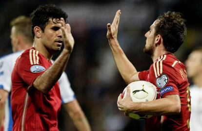 Costa y Alcácer celebran un gol en Luxemburgo.