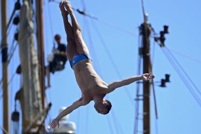 Blake Aldridge en su segundo salto desde la plataforma colocada en el Moll de la Fusta del Port de Barcelona. Aldridge fue octavo.