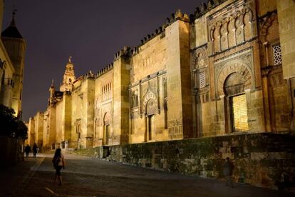 Uno de los laterales de la mezquita-catedral de Córdoba, declarada patrimonio mundial en 1984 por la Unesco.