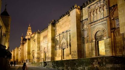 Uno de los laterales de la mezquita-catedral de Córdoba, declarada patrimonio mundial en 1984 por la Unesco.
