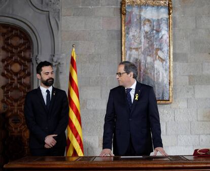 Roger Torrent y Quim Torra, durante la toma de posesión.