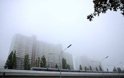 Alterlaa es un desarrollo residencial diseñado por Harry Glück. Fue construido entre 1975 y 1986,con amplias terrazas para uso de los residentes. Alberga alrededor de 9000 personas en 3200 apartamentos.