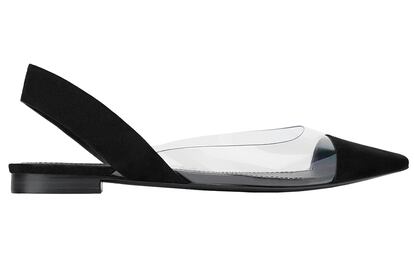 Los zapatos transparentes son una de las tendencias del momento. Estos, destalonados, son de Zara.