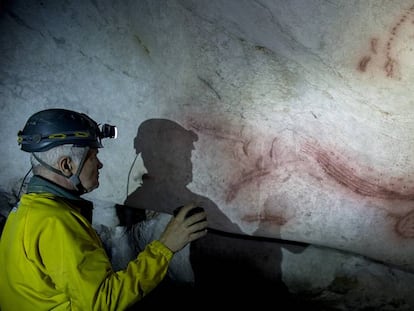 Pinturas de desconocido significado realizadas hace 20.000 años en una sala cerrada al público en la Cueva de la Pileta, en Benaoján.