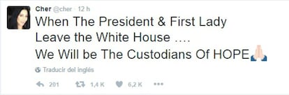 "Cuando el presidente y la primera dama dejen la Casa Blanca... Nosotros seremos los guardianes de la esperanza", ha escrito Cher en Twitter.