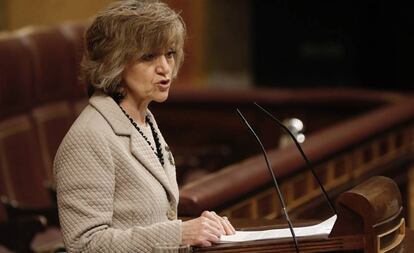 La ministra de Sanidad, María Luis Carcedo, ayer en el Congreso. 