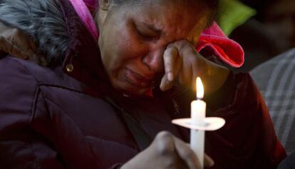 Foto de archivo: la viuda de Eric Garner llora su muerte.