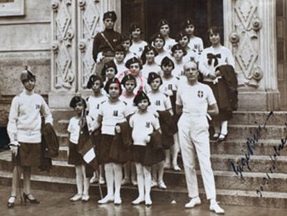 El equipo italiano de gimnasia de 1928. Marangoni, se&ntilde;alada con un c&iacute;rculo.