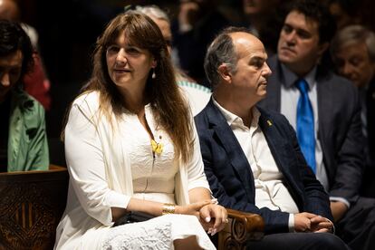 La presidenta de Junts, Laura Borrás, y el secretario general del partido, Jordi Turull, el sábado en el Consell de Cent, cuando Trias perdía opciones de ser alcalde. 