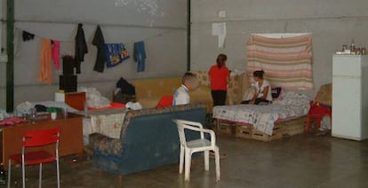 Tres víctimas, en un almacen donde los alojaban sus captores.