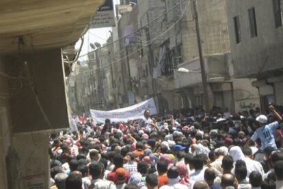 Manifestantes antigubernamentales en una calle de Damasco, tras el rezo del mediodía del viernes.