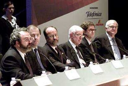 Jon Juaristi, Juan Vicente Herrera, Francisco Javier León, Víctor García de la Concha, José Miguel Roca y Guillermo Serrano, en la última jornada del congreso.