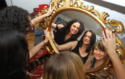 A la izquierda, Eva Díaz Riobello, en el centro, Teresa Serván, y a la derecha, Isabel Wagemann.