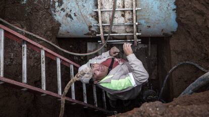 Reparación de una tubería de 1,20 metros de diámetro en Ciudad de México.