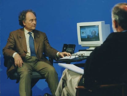 Punset, a la izquierda, en los comienzos del programa 'Redes'.