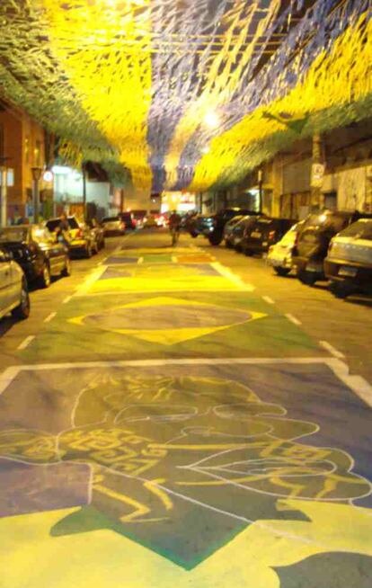 La calle Pereira Nunes, cerca del famoso estadio Maracanã es una de las más tradicionales para la fiesta del Mundial. Este año participa de un concurso que va a premiar las calles más enfeitadas.