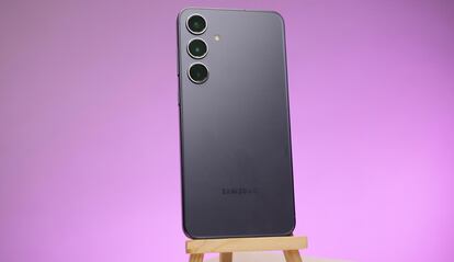 Imagen de la parte trasera de un smartphone de la gama Samsung Galaxy