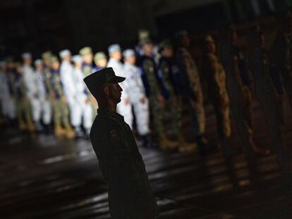 Un elemento del Ejército mexicano durante una ceremonia de Bandera.