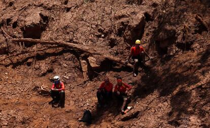 Equipe de resgate atua em Brumadinho